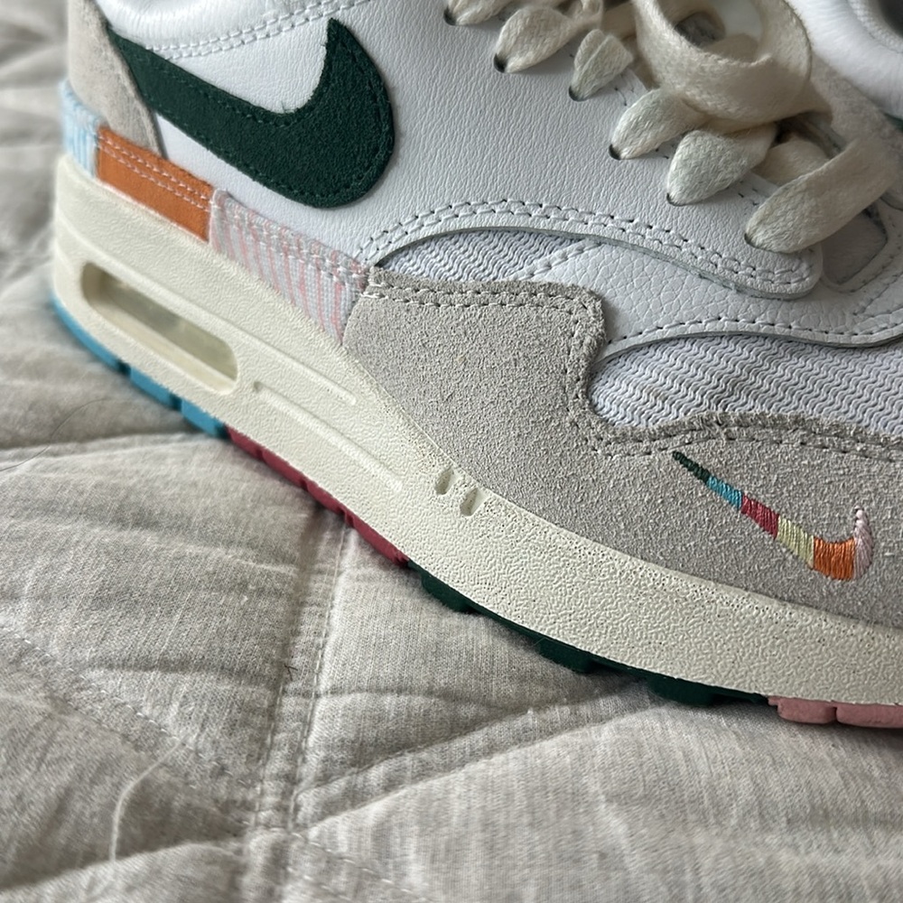 Nike Air Max lightly worn